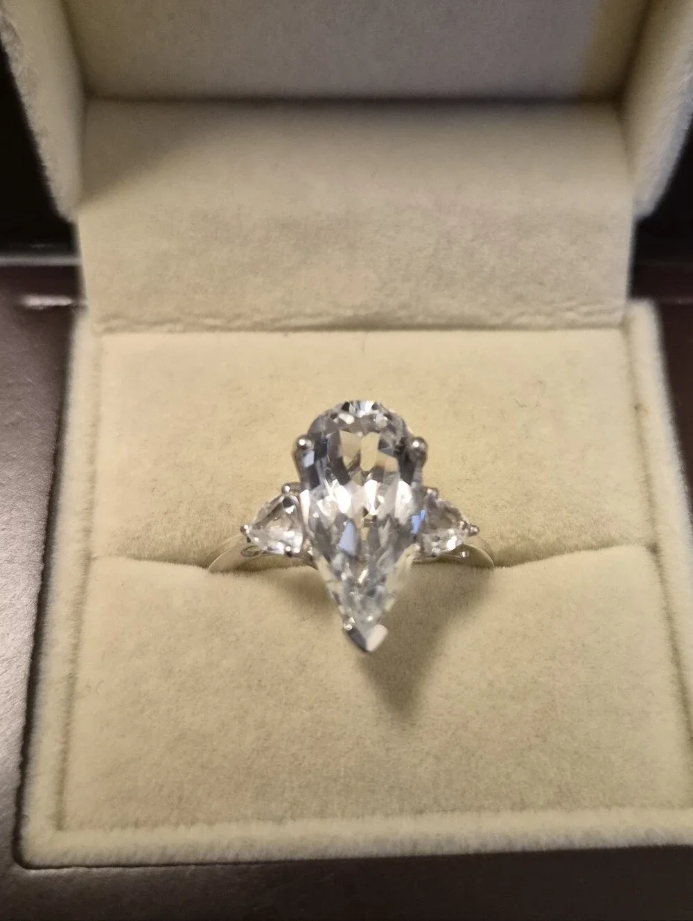 New In Box 6 5ct Genuine White Topaz Ring In Rhodium Over Sterling Silver 9